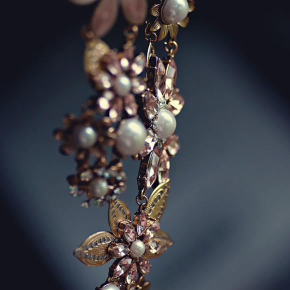 Jewelry - 🎁 FREE SURPRISE GIFT W/ANY PURCHASE!! 🎁